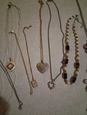Thirteen piece necklace lot